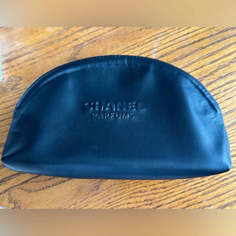 Chanel Parfums Black Leather Pouch - Picture 2 of 4